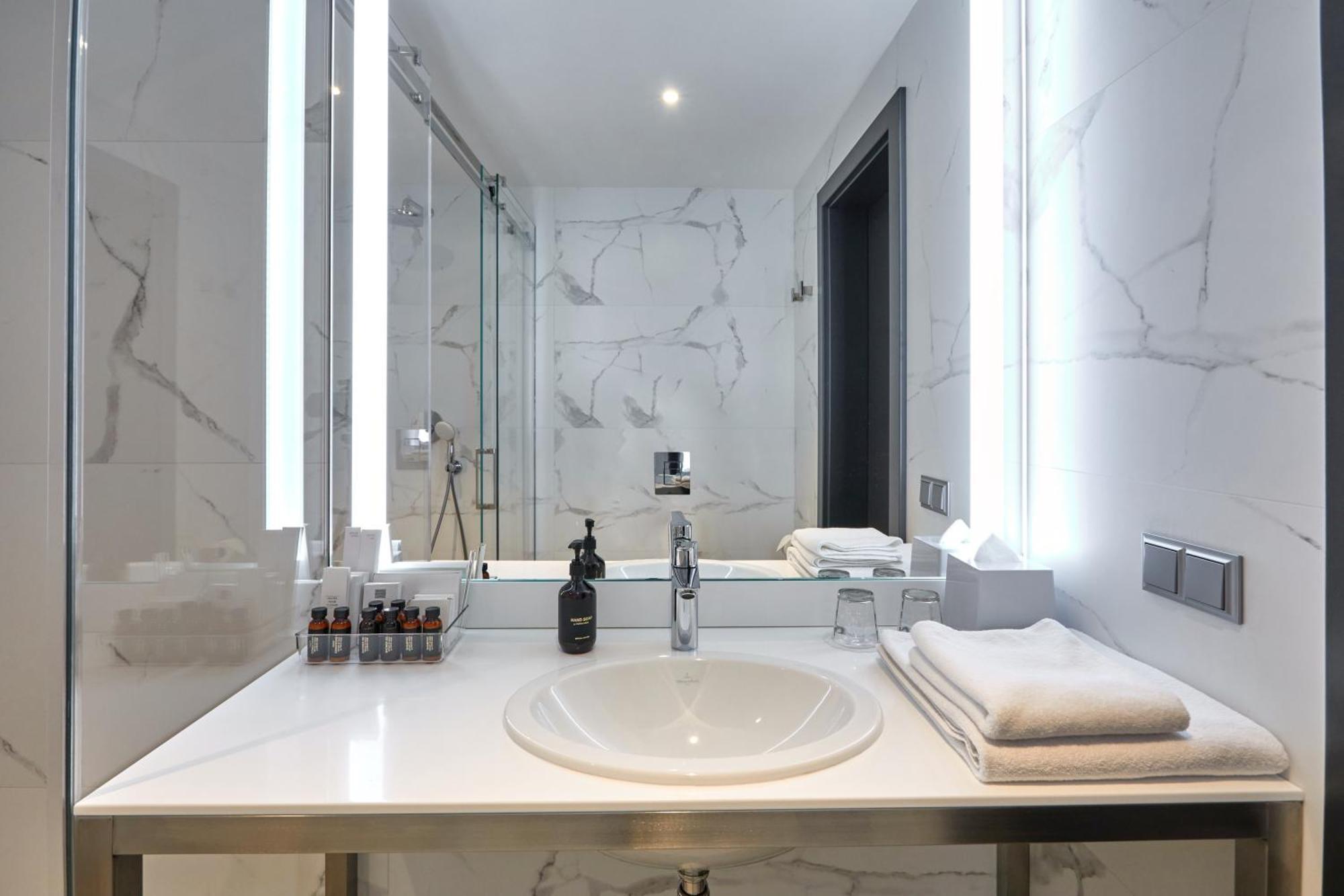 Sky Loft Hotel Kyiv By Rixwell International Phòng bức ảnh