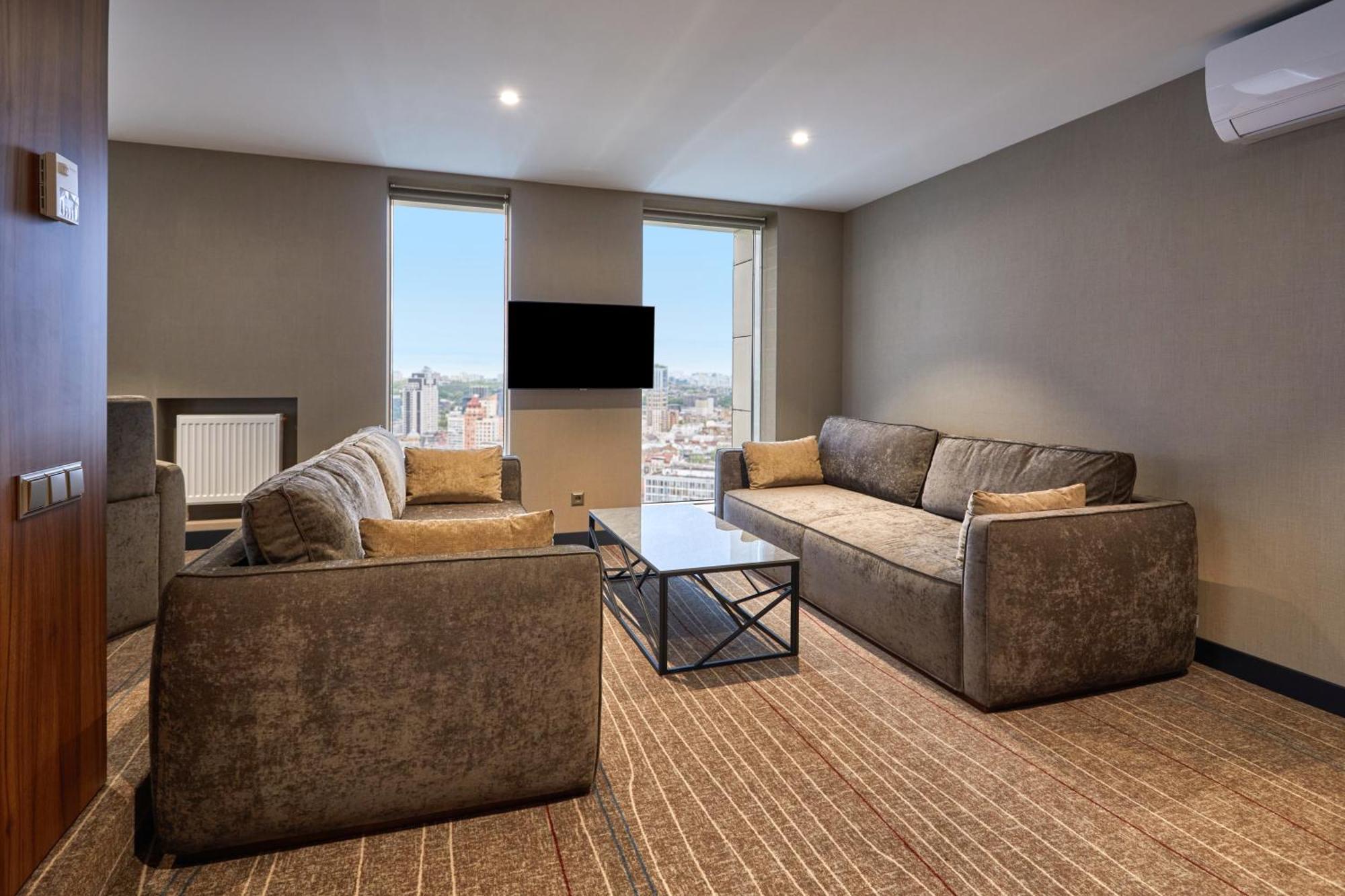 Sky Loft Hotel Kyiv By Rixwell International Phòng bức ảnh